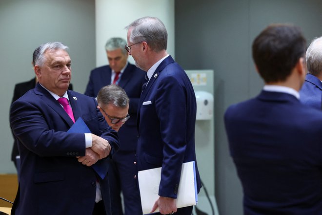 Madžarski premier Viktor Orbán je na začetku vrha odločno nasprotoval začetku pogajanj, češ da Kijev ne izpolnjuje pogojev. Ko so voditelji na koncu sprejeli odločitev, je zapustil dvorano. FOTO: Yves Herman/Reuters