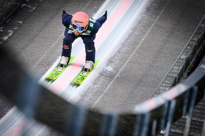 Nemški skakalec Pius Paschke si je pripisal zmago na tekmi svetovnega pokala v Engelbergu. FOTO: Gabriel Monnet/AFP