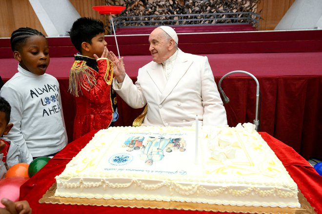Papež Frančišek praznuje 87. rojstni dan. FOTO: Vatican Media Via Reuters