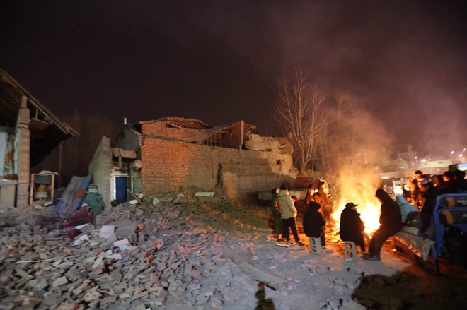 Večino življenj je potres terjal v okrožju Jishisan v provinci Gansu, v sosednji Qinghai pa je umrlo 11 ljudi. Foto: AFP