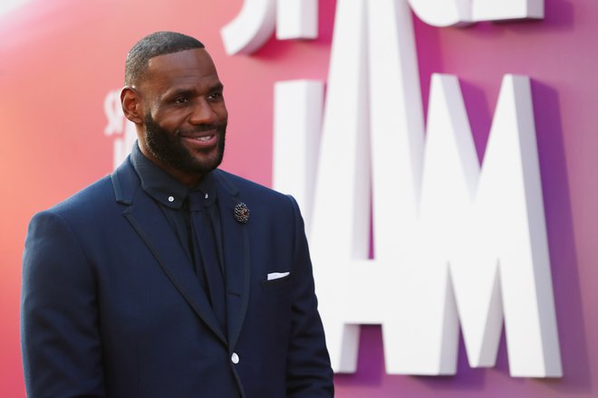 LeBron James se pri 39 letih bliža koncu vrhunske igralske kariere in vse bolj razmišlja o poslovni poti. FOTO: Mario Anzuoni/Reuters