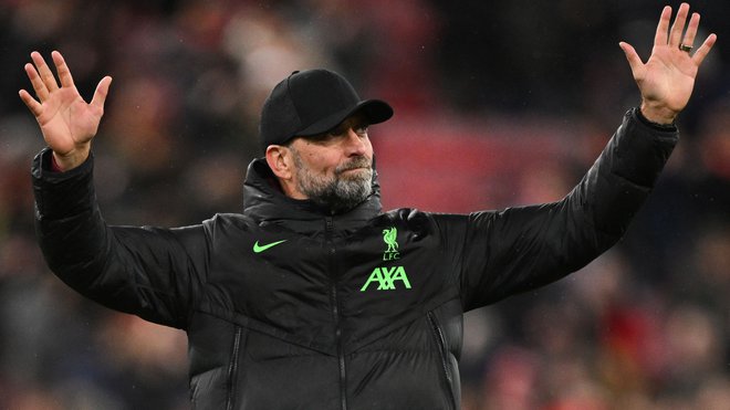 Liverpoolov trener Jürgen Klopp je že dovolj izkušen, da ve, kako pred derbiji izzvati navijače in dvigniti strasti. FOTO: Oli Scarff/AFP
