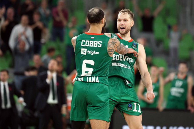 Jaka Blažič in Justin Cobbs sta bila tokrat gonilni sili Ljubljančanov. FOTO: Cedevita Olimpija