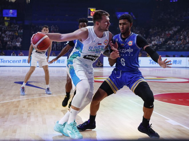 Garly Sojo se je poleti na svetovnem prvenstvu soočil tudi z Luko Dončićem in drugimi slovenskimi košarkarji. V dvoboju Slovenije in Venezuele je bil najboljši strelec v južnoameriškem moštvu. FOTO:o Issei Kato/Reuters