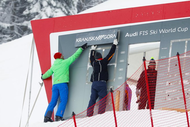 Takole so potekale priprave na tekmi Zlate lisice v Kranjski Gori letošnjega januarja, ko se je pohorska tekma prav tako preselila na Gorenjsko. FOTO: Matej Družnik