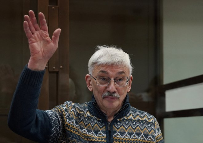 Oleg Orlov: Ljudje na tujem preprosto ne razumejo, da imamo resničen fašistični režim, zato nas še naprej sprašujejo, zakaj ne protestiramo. FOTO:Tatjana Makejeva/Reuters