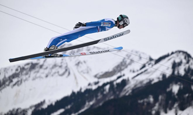 Peter Prevc je v kvalifikacijah prikazal sijajen skok. FOTO: Kerstin Joensson/AFP