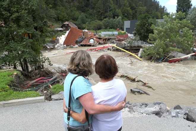 Največ škode so avgustovske poplave povzročile na javni infrastrukturi, a veliko bolj tragične so zgodbe posameznikov, ki so izgubili življenje ali dom. FOTO: Dejan Javornik