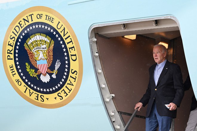 Joe Biden ima le nekaj mesecev časa za prepričevanje volivcev in obrambo pred očitki. FOTO: Mandel Ngan/AFP