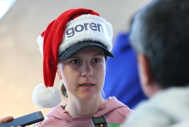 Ema Klinec se želi z dobrimi skoki in uvrstitvami obdariti tudi na silvestrski turneji. FOTO: Dejan Javornik