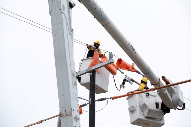 Ker bodo električni avtomobili, kot kaže, cenovno privlačni že sredi desetletja, bo glavna omejitev prehoda infrastruktura. FOTO: Kaylee Greenlee Beal/Reuters