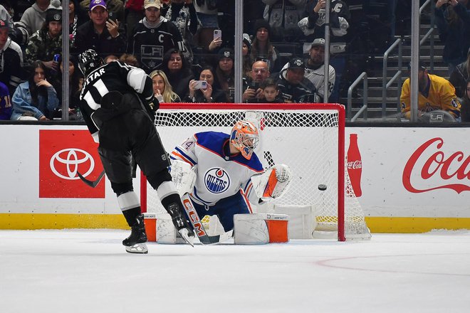 Anže Kopitar ni bil uspešen pri kazenskem strelu. FOTO: Gary A. Vasquez/Reuters