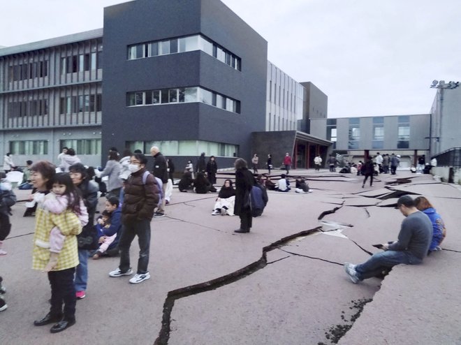 Posledice potresa v prefekturi Išikava. FOTO: Kyodo/Reuters