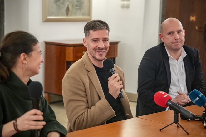 Goran Dragić in Matej Avanzo (desno) sta predstavila podrobnosti dobrodelnega spektakla v Ljubljani. FOTO: Voranc Vogel/Delo