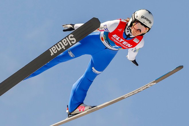 Nika Prevc je v Beljaku poletela že do četrte zmage v svetovnem pokalu. FOTO: Matej Družnik/Delo