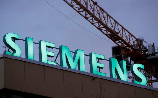Siemens ustvarja veliko svoje dodane vrednosti s programsko opremo.

FOTO: Arnd Wiegmann/Reuters