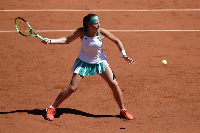 Jelena Ostapenko je jezno udarjala po žogici. FOTO: Thomas Samson/AFP