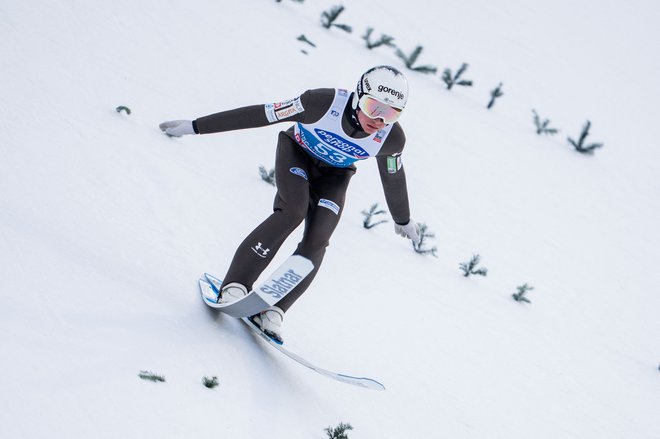 Anže Lanišek je spet ujel zanesljivo formo, skakalnico v Bischofshofnu pa Slovenci dobro poznajo tudi zaradi treninga, ki so ga na njej opravili jeseni. FOTO: Georg Hochmuth/AFP