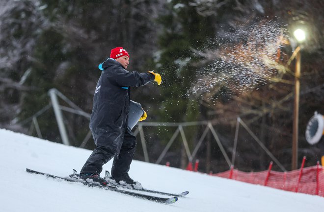 Največji zmagovalci kranjskogorske tekme za Zlato lisico so bili organizatorji,ki so v težkih razmerah odlično pripravili progo na vitranški strmini. FOTO: Matej Družnik/Delo