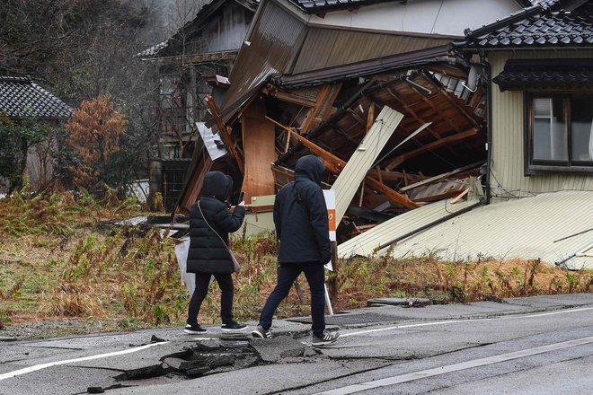 Porušen dom v mestu Suzu v prefekturi Ishikawa. FOTO: Toshifumi Kitamura/AFP
