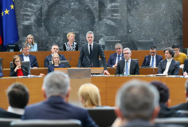 Anketirani so bolje kot decembra ocenili tako delo državnega zbora kot vlade. FOTO: Dejan Javornik