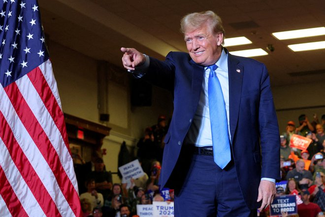 Donald Trump je trn v peti aktualnemu demokratskemu predsedniku Joeju Bidnu. Foto Brian Snyder/Reuters