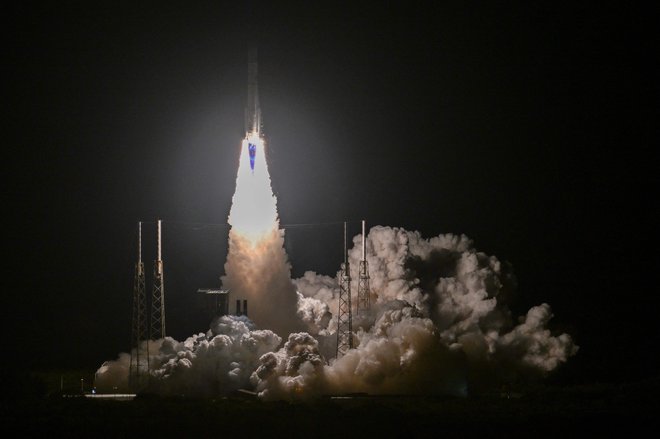 Nova raketa vulcan centaur je uspešno poletela s Floride. FOTO: Chandan Khanna/AFP