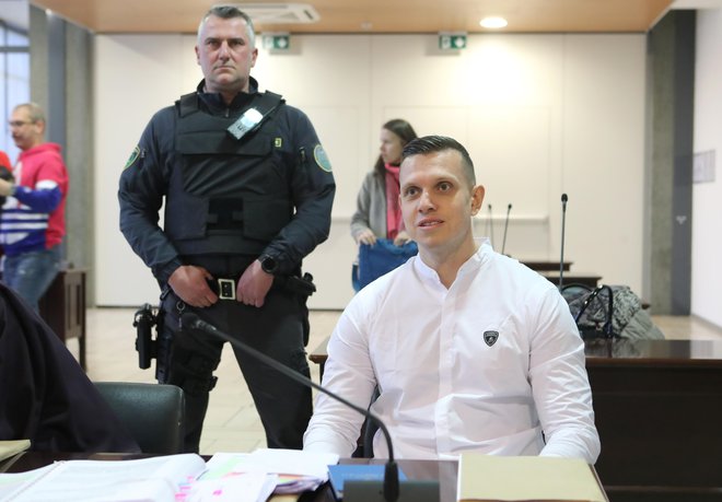 Na sodišče so Klemna Kadivca pripeljali kot paket, in ne kot človeka, pravi zagovornik. FOTO: Dejan Javornik/Slovenske novice