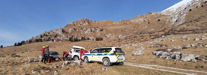 Polciisti in gorski reševalci so našli truplo. FOTO: PU Nova Gorica 