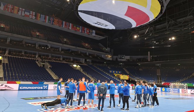 Slovenci so preizkusili Mercedes-Benz Areno. FOTO: P. Z.