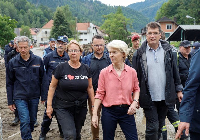 Pred predsednico evropske komisije je stala v škornjih, zravnano, odločno. FOTO: Borut Živulović/Reuters