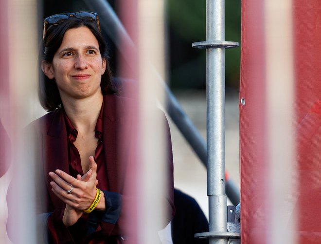 Do Giorgie Meloni je zelo kritična predsednica opozicijske Demokratske stranke Elly Schlein. FOTO: Remo Casilli/Reuters