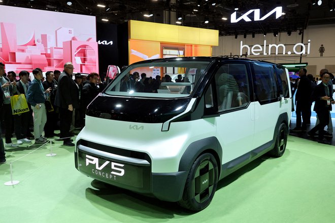Kia PV5 je koncept kombija iz prihodnje električne družine tovrstnih vozil korejske znamke. FOTO: Steve Marcus/Reuters