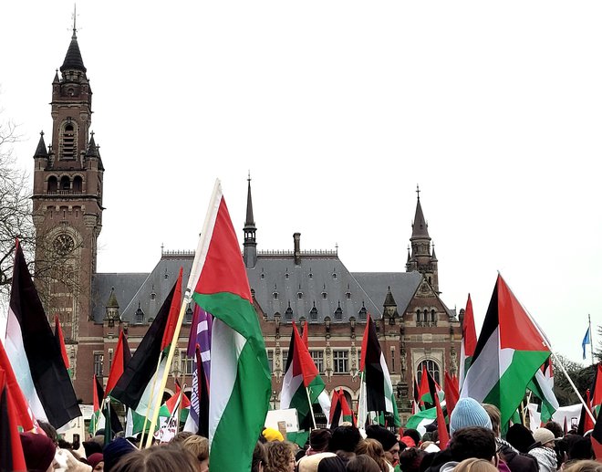 Palača miru v nizozemskem Haagu je prizorišče razsojanja, ali se v Gazi odvija genocid. FOTO: Jakob Žerdin