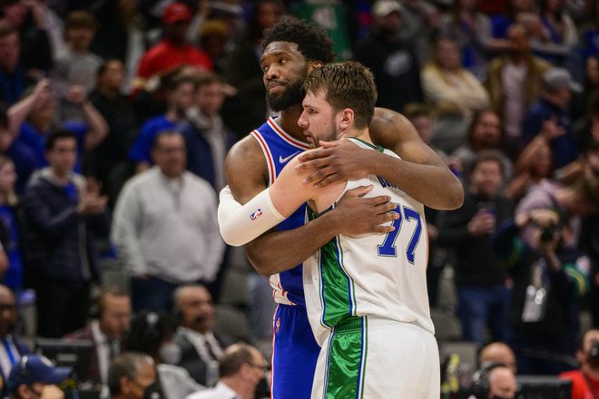 Joel Embiid in Luka Dončić sta trenutno najučinkovitejša košarkarja v ligi NBA. FOTO: Jerome Miron/USA Today Sports