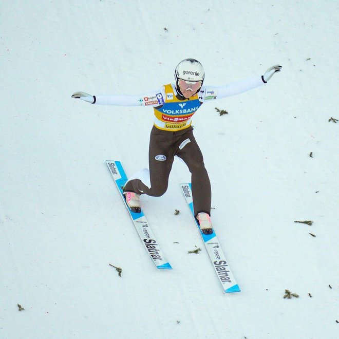 Slovenke so imele zvrhan koš pretresov, še preden se je tekma v Sapporu sploh začela. Foto Instagram N. P.