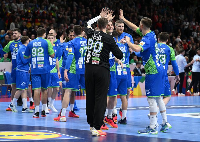Slovenci so se veselili pomembne zmage. FOTO: Annegret Hilse /Reuters