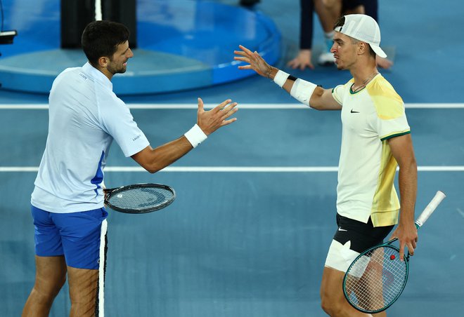 Novak Đoković je iskreno čestital mlademu tekmecu za izjemen tenis. FOTO: Edgar Su/Reuters