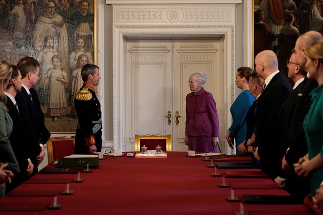Abdikacijo je 83-letna kraljica po 52 letih na prestolu podpisala v palači Christiansborg. FOTO: Ritzau Scanpix Denmark Via Reuters