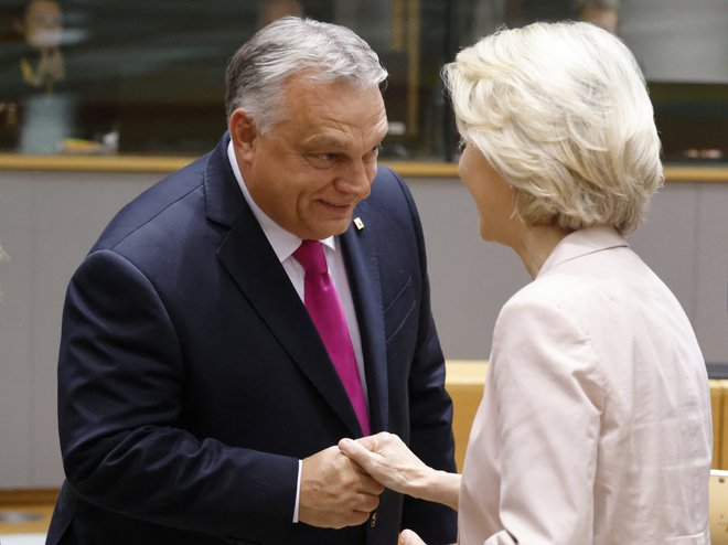 Evropska komisija je pod vodstvom Ursule von der Leyen pazljiva v odnosih z Madžarsko in njenim premierom Viktorjem Orbánom. FOTO: Ludovic Marin/AFP
