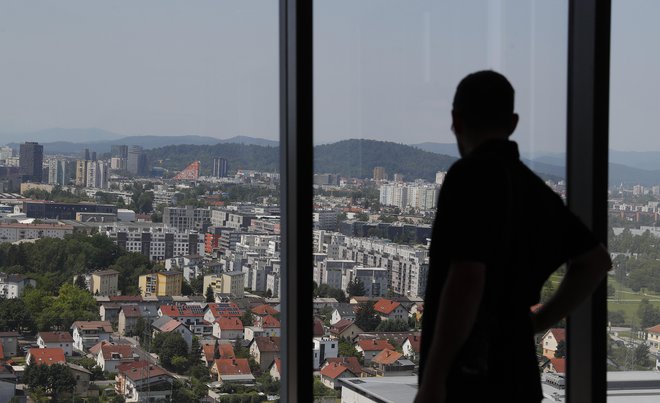 Če oddajate več stanovanj, lahko vsa prenesete na s. p. in še vedno ostanete v sistemu normiranstva, saj je status vezan na obseg prihodkov, in ne na obseg sredstev. Foto Leon Vidic