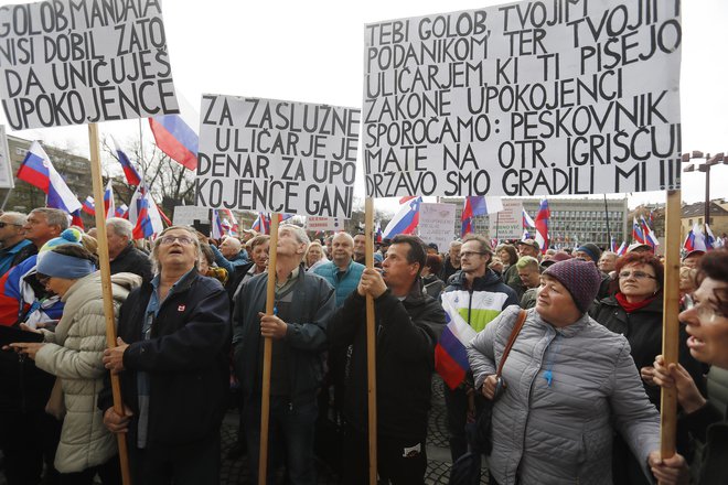 »Pavel Rupar uporablja najbrutalnejšo demagogijo, ki igra na vulgarni nacionalizem v kombinaciji s pozivanjem k reševanju težav upokojencev z najnižjimi dohodki,« ocenjuje sociolog dr. Samo Uhan. FOTO: Leon Vidic/Delo