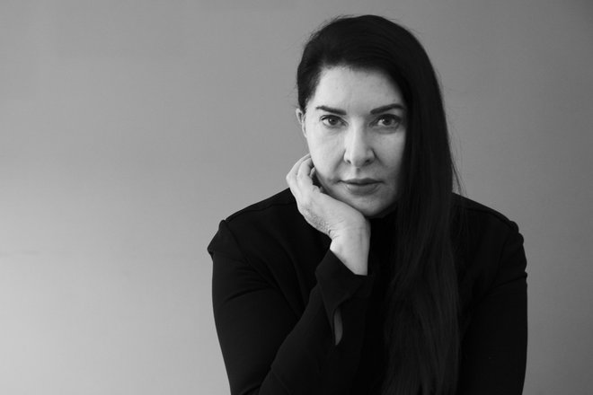 Marina Abramović oktobra lani na snemanju intervjuja za dokumentarec Damjana Kozoleta o avantgardni skupini OHO. FOTO: Zala Opara/Vertigo