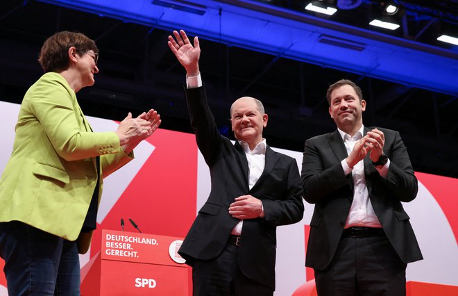V SPD kanclerja Olafa Scholza imajo malo razlogov za ploskanje in veselje. Medtem ko se jim vlada sesuva, skrajno desni AfD podpora narašča. FOTO: Liesa Johannssen/REUTERS