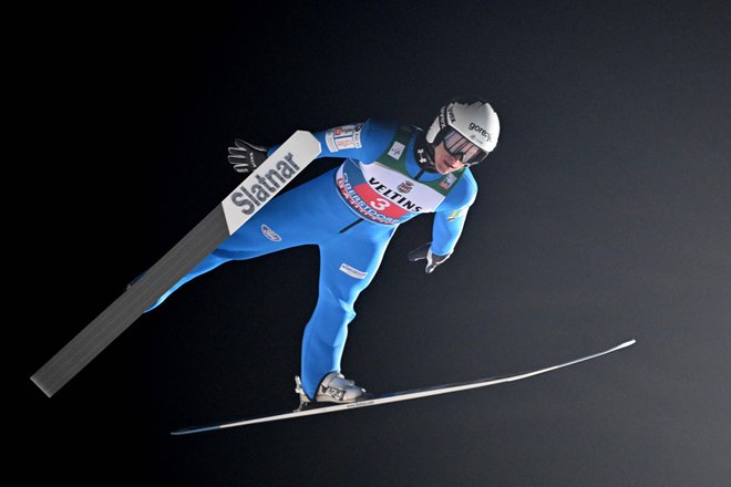 Peter Prevc je na krilih podviga svoje sestre Nike v kvalifikacijah Zakopanov poletel do zelo dobrega četrtega mesta. FOTO: Kerstin Joensson/AFP