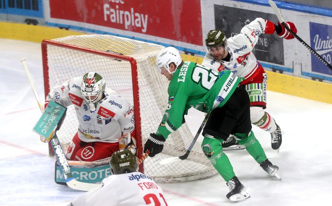 Finski hokejist Ville Leskinen je tokrat zablestel z dvema goloma za Olimpijo. FOTO: Blaž Samec/Delo