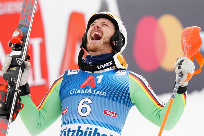 Linus Strasser ni skrival veselja ob zmagoslavju. FOTO: Georg Hochmuth/AFP