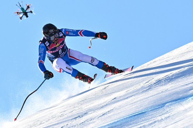 Nemški alpski smučar Linus Strasser je zmagovalec slaloma za svetovni pokal v Kitzbühelu. Drugo mesto je osvojil Šved Kristoffer Jakobsen, tretji je bil Švicar Daniel Yule. Oba Slovenca sta odstopila v prvi vožnji. Foto: Joe Klamar/Afp