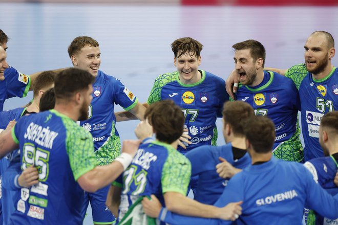 Slovenski rokometaši so tudi na sedmi tekmi na EP pokazali veliko želje in borbenosti ter se na koncu veselili sladke zmage. FOTO: Odd Andersen/AFP
