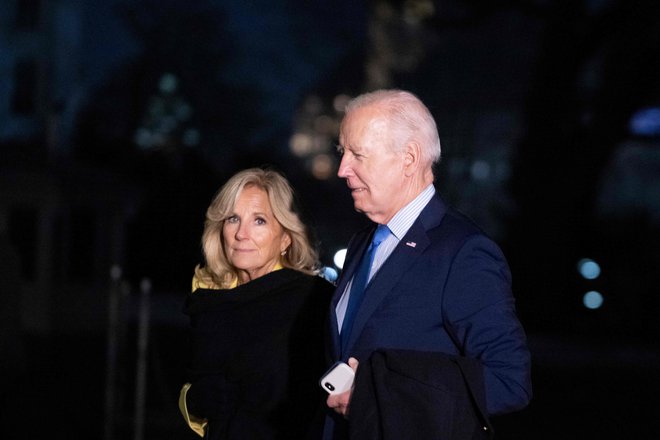 Demokratski predsednik Joe Biden in prva dama Jill. FOTO: Roberto Schmidt/AFP